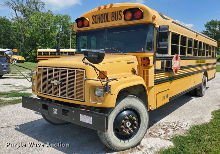 image for item HK9234 2002 Chevrolet Blue Bird  school bus
