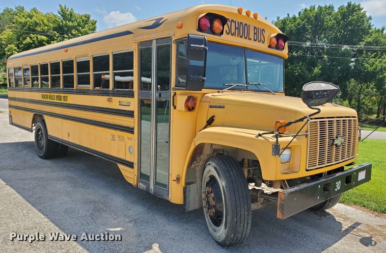 image for item HK9234 2002 Chevrolet Blue Bird  school bus