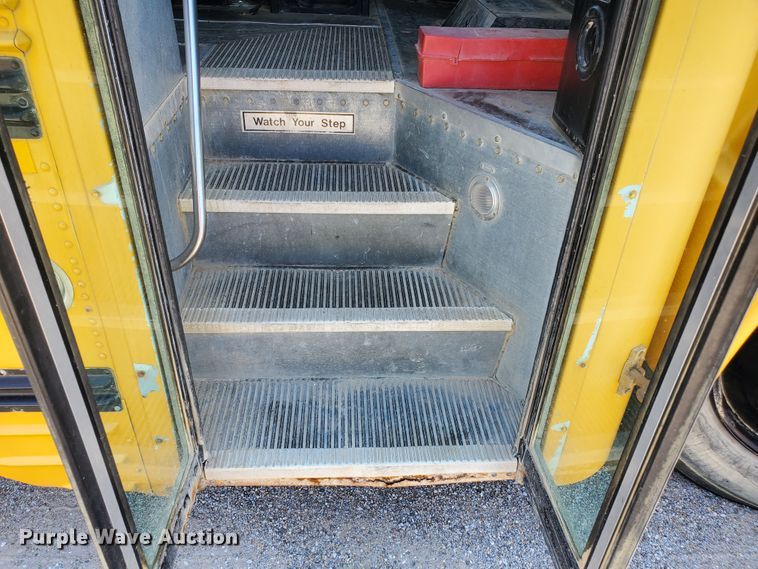 image for item HK9234 2002 Chevrolet Blue Bird  school bus