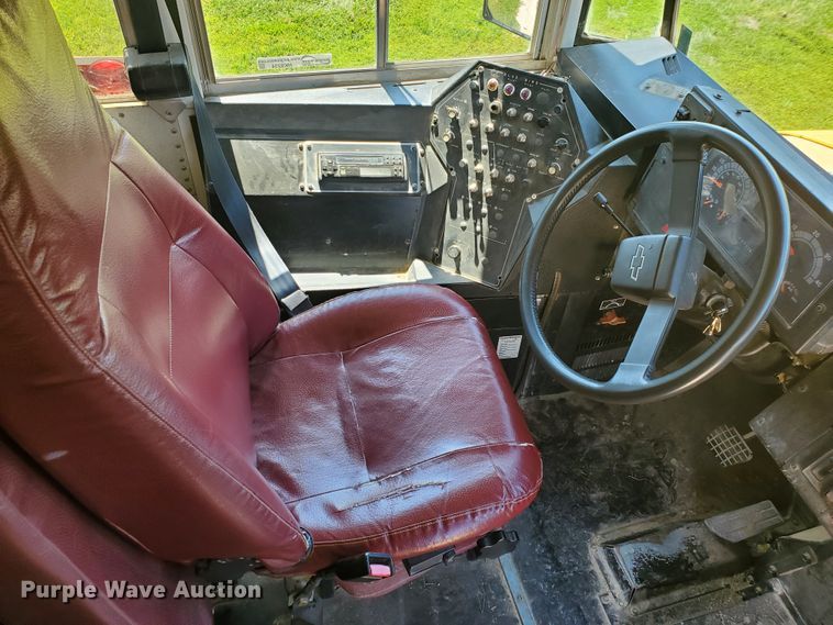 image for item HK9234 2002 Chevrolet Blue Bird  school bus