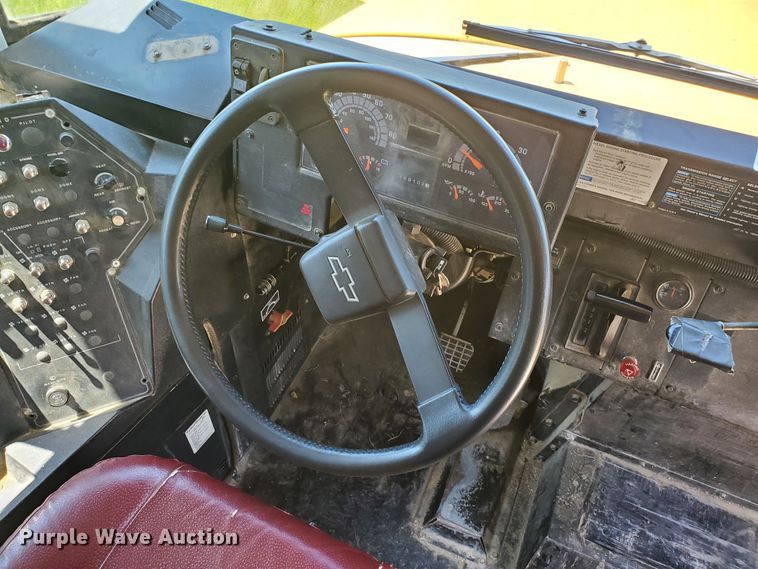 image for item HK9234 2002 Chevrolet Blue Bird  school bus