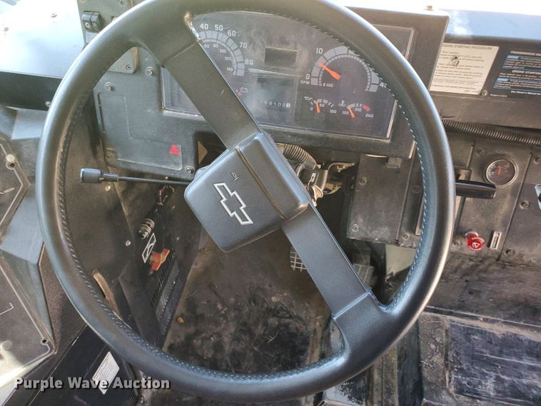 image for item HK9234 2002 Chevrolet Blue Bird  school bus