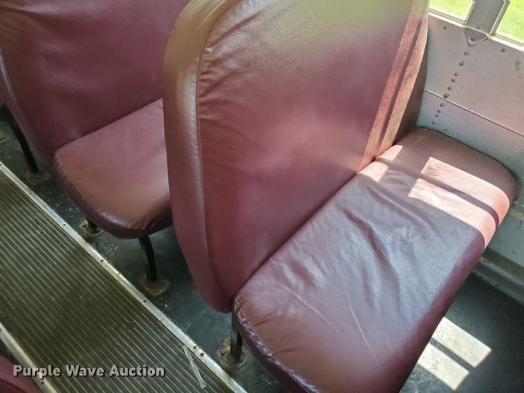 image for item HK9234 2002 Chevrolet Blue Bird  school bus