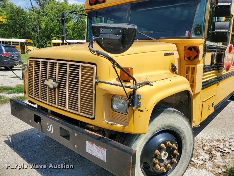 image for item HK9234 2002 Chevrolet Blue Bird  school bus