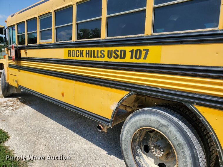 image for item HK9234 2002 Chevrolet Blue Bird  school bus