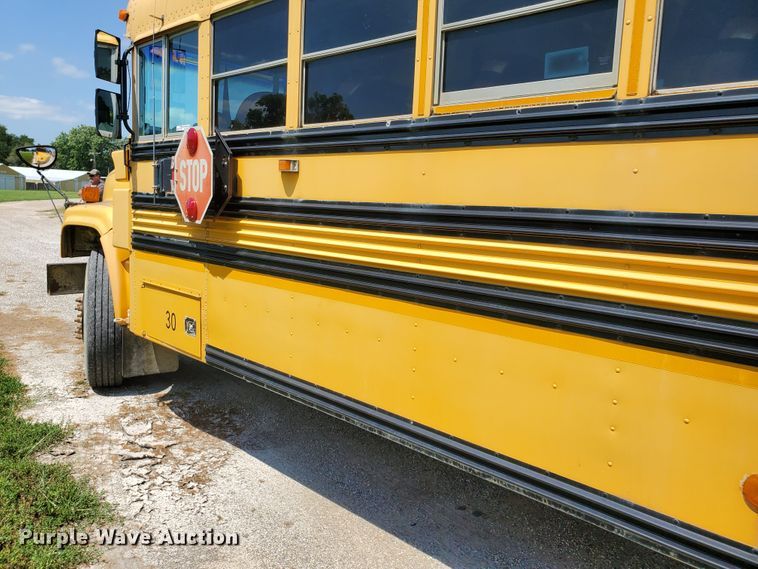 image for item HK9234 2002 Chevrolet Blue Bird  school bus