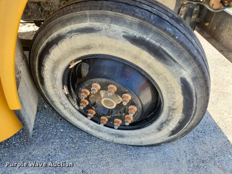 image for item HK9234 2002 Chevrolet Blue Bird  school bus