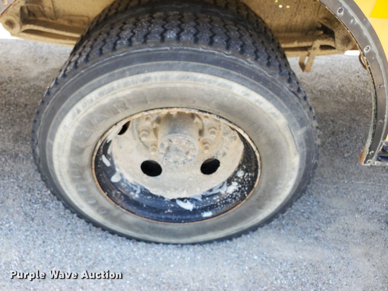 image for item HK9234 2002 Chevrolet Blue Bird  school bus