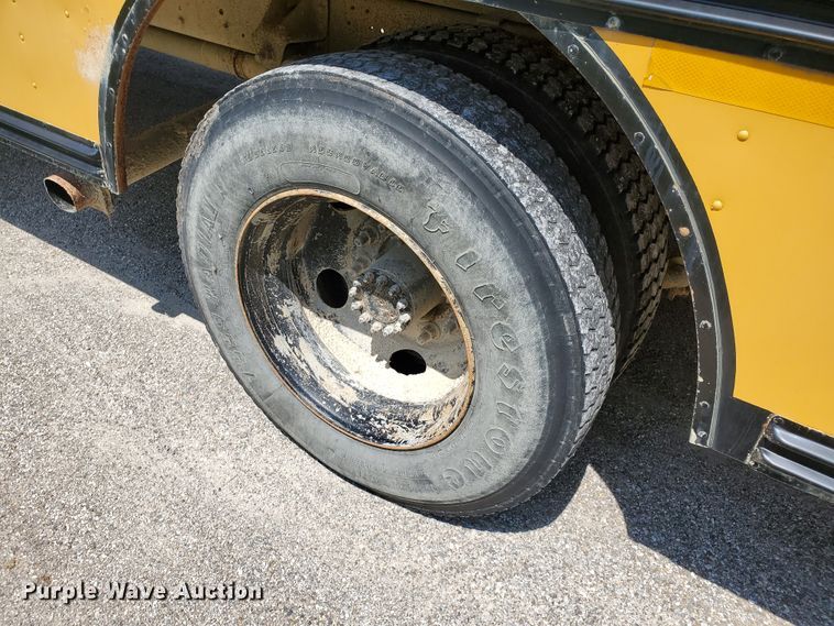 image for item HK9234 2002 Chevrolet Blue Bird  school bus