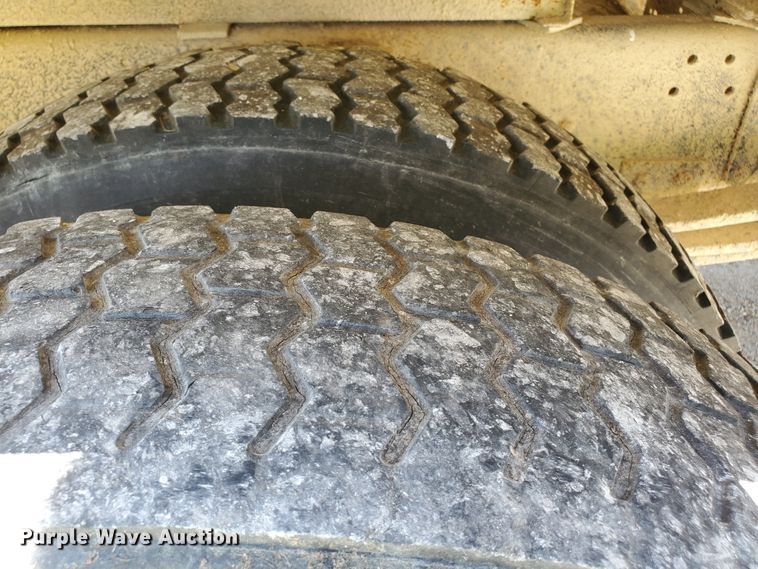 image for item HK9234 2002 Chevrolet Blue Bird  school bus