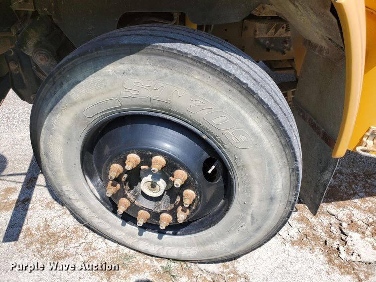 image for item HK9234 2002 Chevrolet Blue Bird  school bus