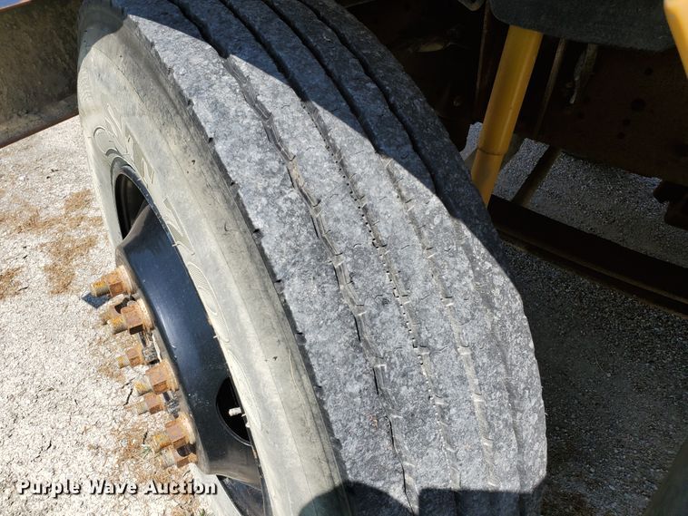 image for item HK9234 2002 Chevrolet Blue Bird  school bus