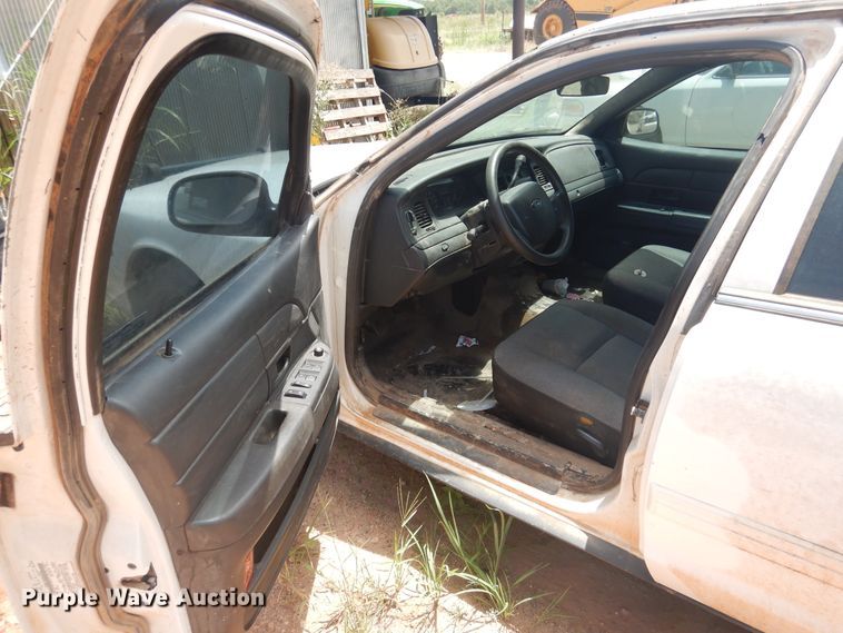 image for item HO9009 2011 Ford Crown Victoria Police Interceptor