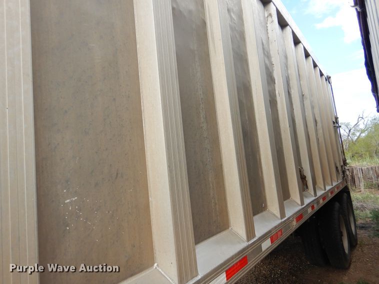 image for item HO9823 2007 Travis walking floor trailer