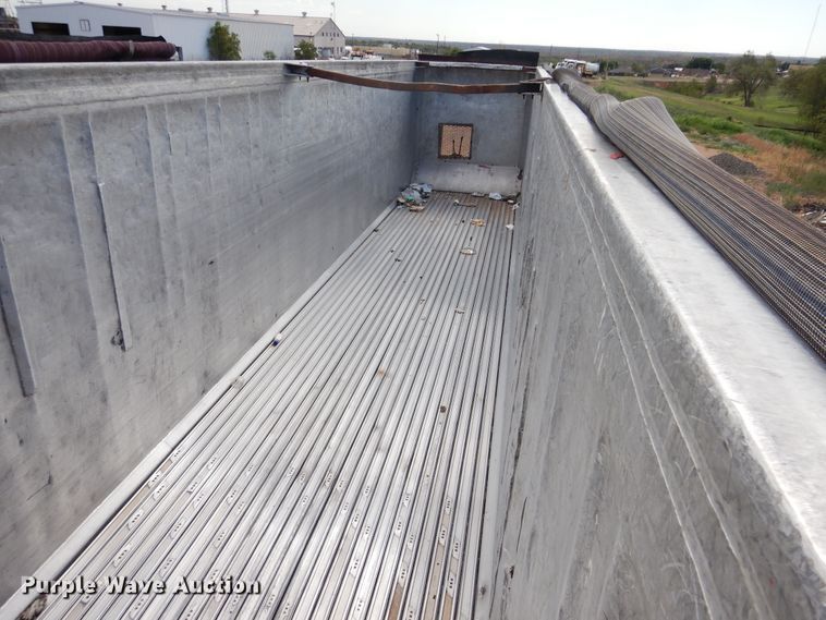 image for item HO9823 2007 Travis walking floor trailer