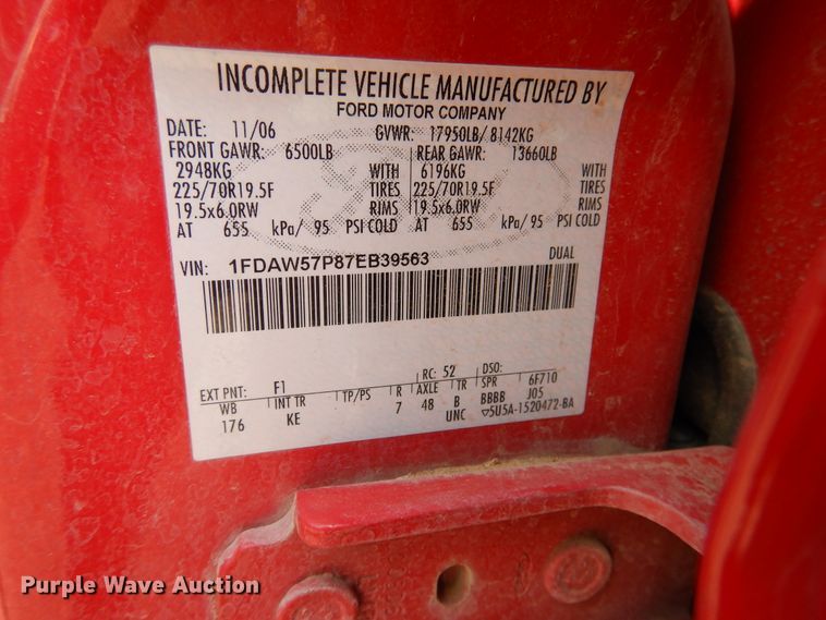 image for item HO9824 2007 Ford F550 Super Duty  truck cab and chassis