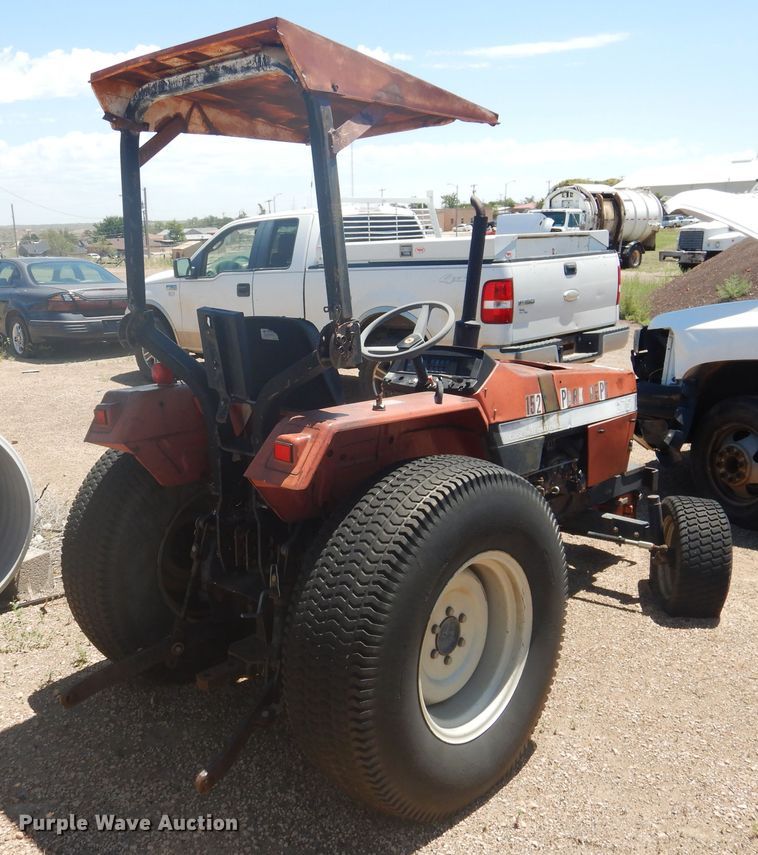 image for item HO9840 Case IH 275  tractor