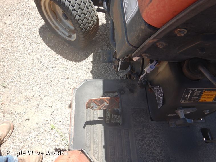 image for item HO9840 Case IH 275  tractor