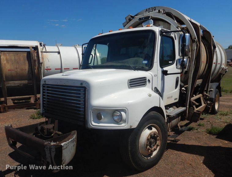 image for item HO9850 2005 Freightliner Business Class M2  refuse truck