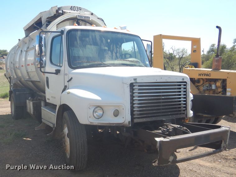 image for item HO9850 2005 Freightliner Business Class M2  refuse truck