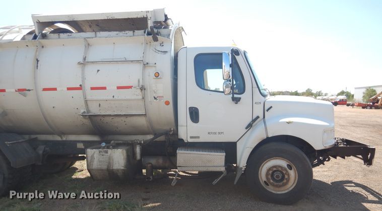 image for item HO9850 2005 Freightliner Business Class M2  refuse truck