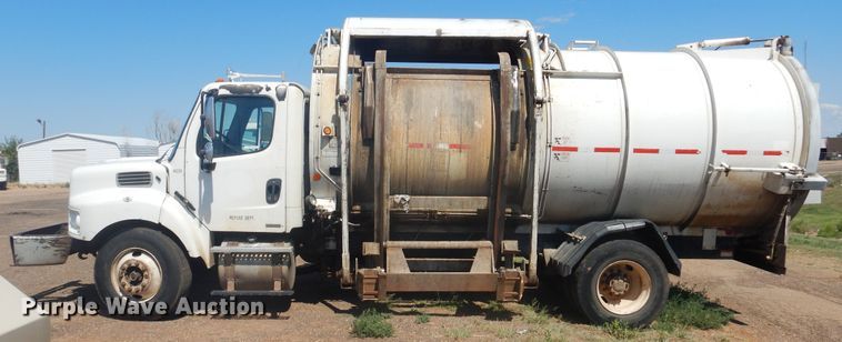 image for item HO9850 2005 Freightliner Business Class M2  refuse truck