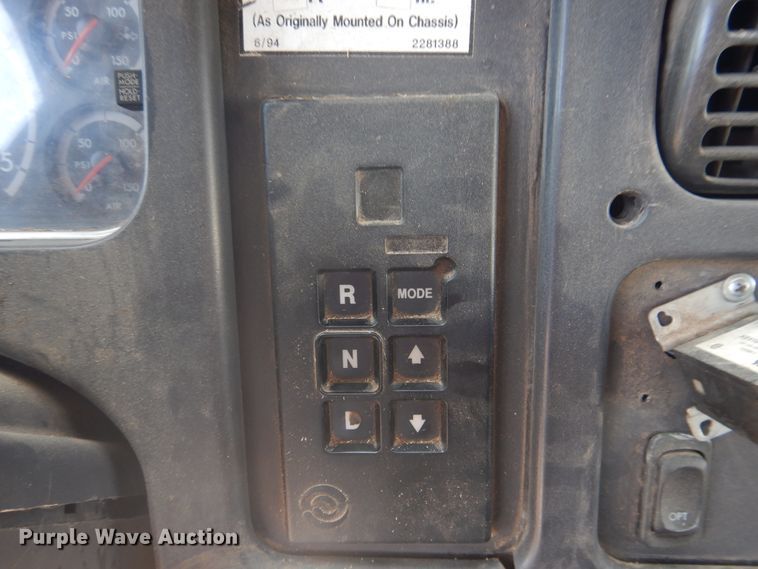 image for item HO9850 2005 Freightliner Business Class M2  refuse truck