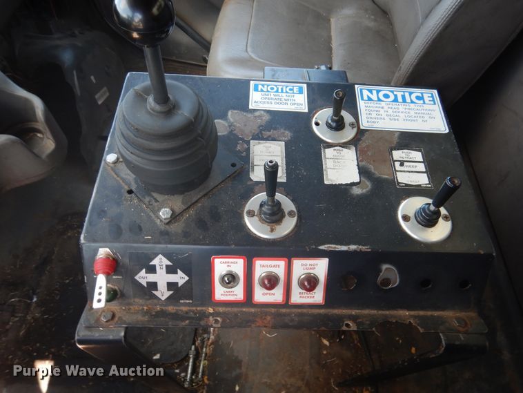 image for item HO9850 2005 Freightliner Business Class M2  refuse truck