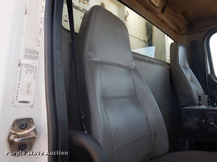 image for item HO9850 2005 Freightliner Business Class M2  refuse truck