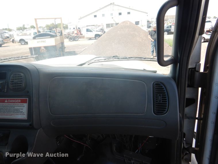 image for item HO9850 2005 Freightliner Business Class M2  refuse truck