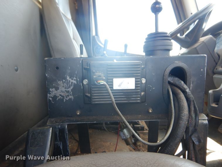 image for item HO9850 2005 Freightliner Business Class M2  refuse truck