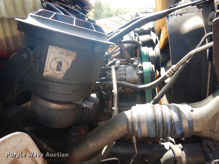 image for item HO9850 2005 Freightliner Business Class M2  refuse truck