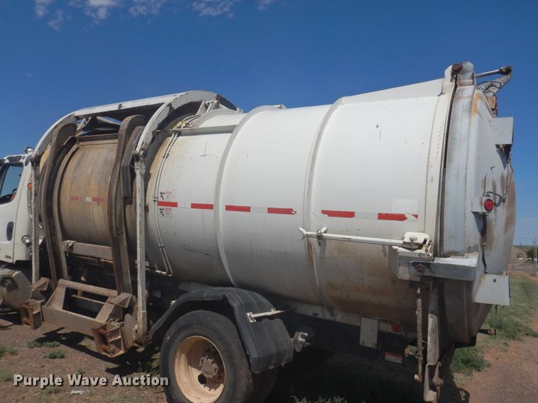 image for item HO9850 2005 Freightliner Business Class M2  refuse truck