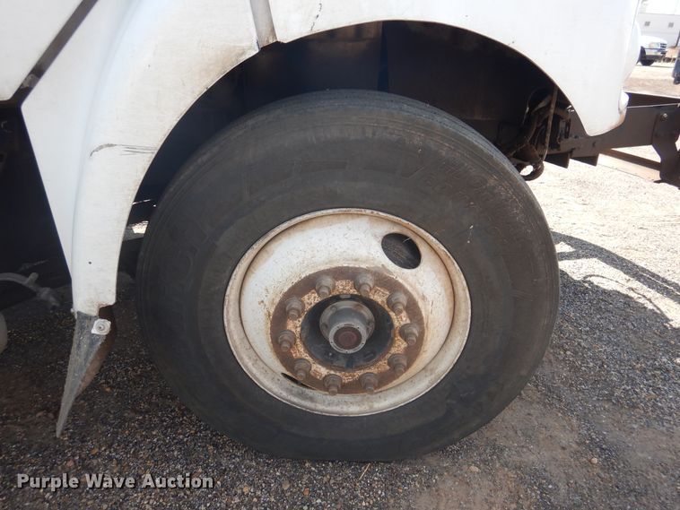 image for item HO9850 2005 Freightliner Business Class M2  refuse truck