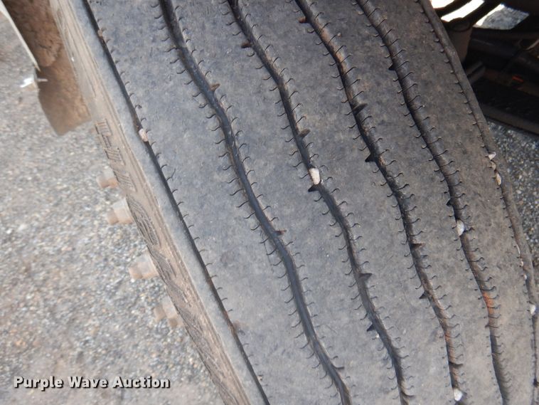 image for item HO9850 2005 Freightliner Business Class M2  refuse truck