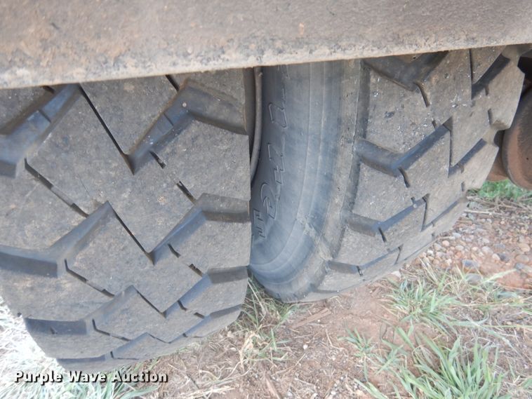 image for item HO9850 2005 Freightliner Business Class M2  refuse truck