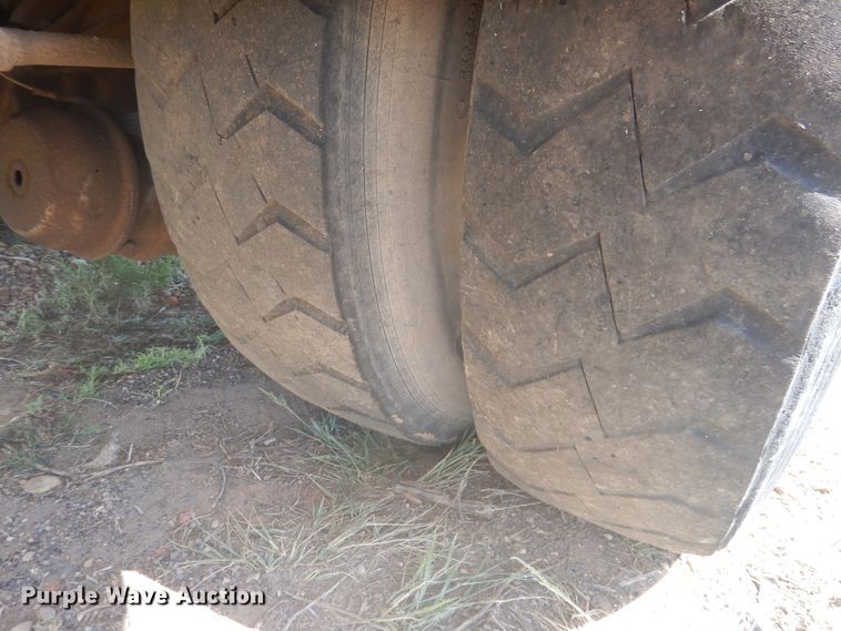 image for item HO9850 2005 Freightliner Business Class M2  refuse truck