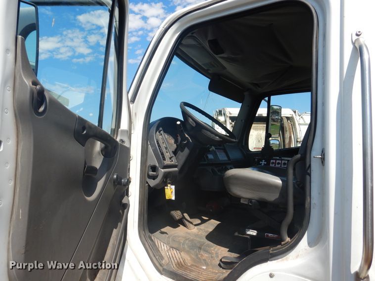 image for item HO9851 2008 Freightliner Business Class M2  refuse truck