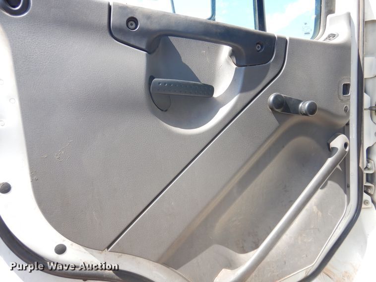 image for item HO9851 2008 Freightliner Business Class M2  refuse truck