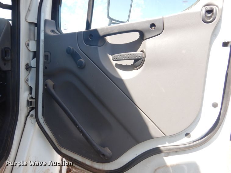 image for item HO9851 2008 Freightliner Business Class M2  refuse truck