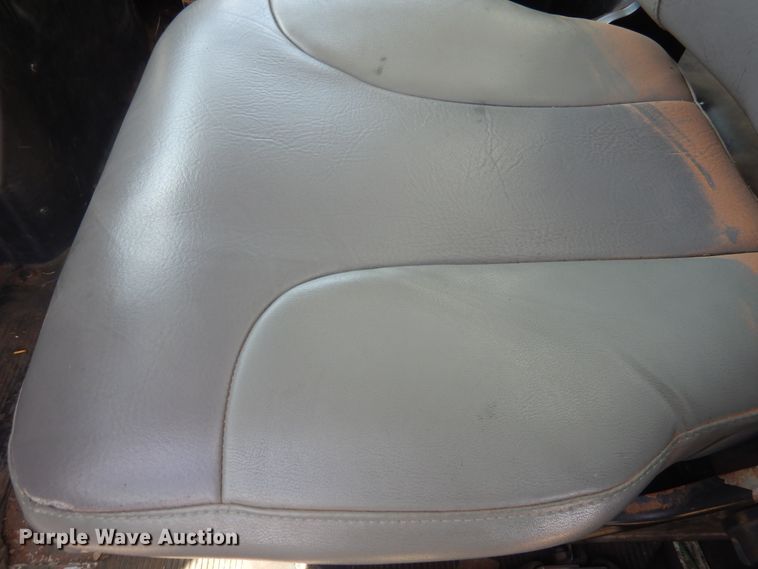 image for item HO9852 2000 International 4900  refuse truck