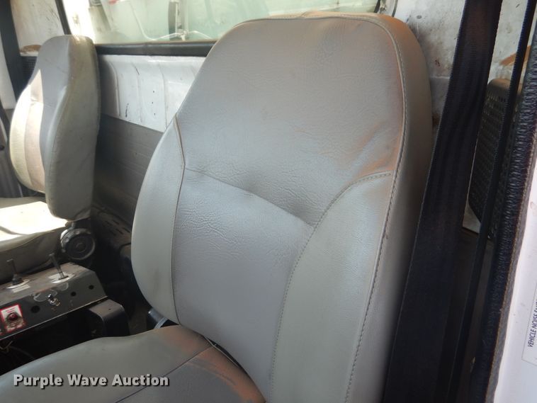 image for item HO9852 2000 International 4900  refuse truck