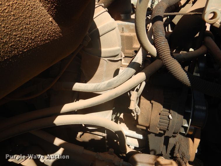 image for item HO9852 2000 International 4900  refuse truck