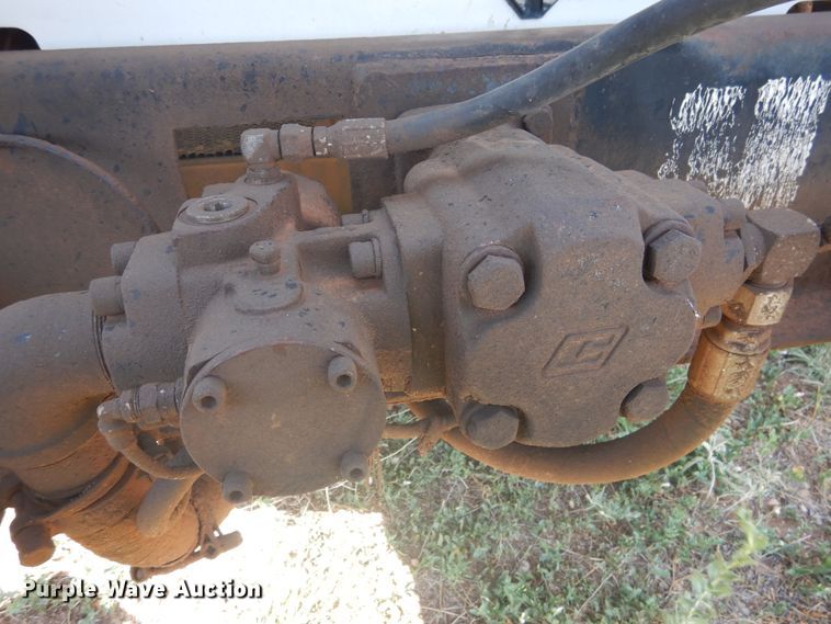 image for item HO9852 2000 International 4900  refuse truck