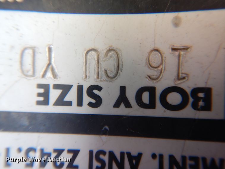 image for item HO9852 2000 International 4900  refuse truck