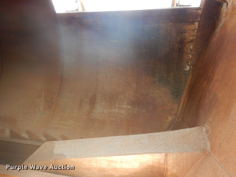 image for item HO9852 2000 International 4900  refuse truck