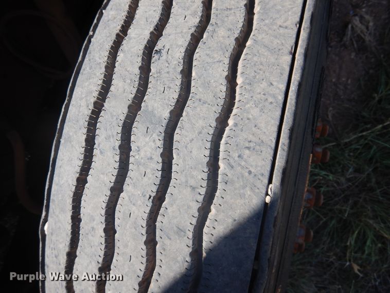 image for item HO9852 2000 International 4900  refuse truck