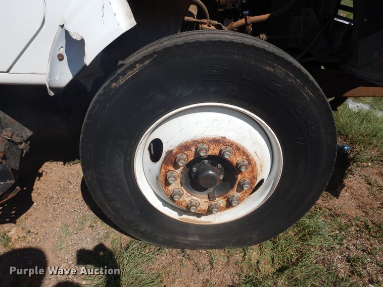 image for item HO9852 2000 International 4900  refuse truck