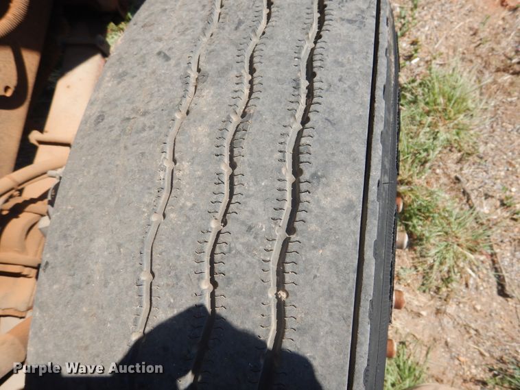 image for item HO9852 2000 International 4900  refuse truck