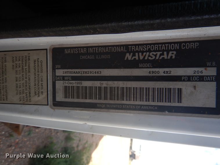 image for item HO9852 2000 International 4900  refuse truck